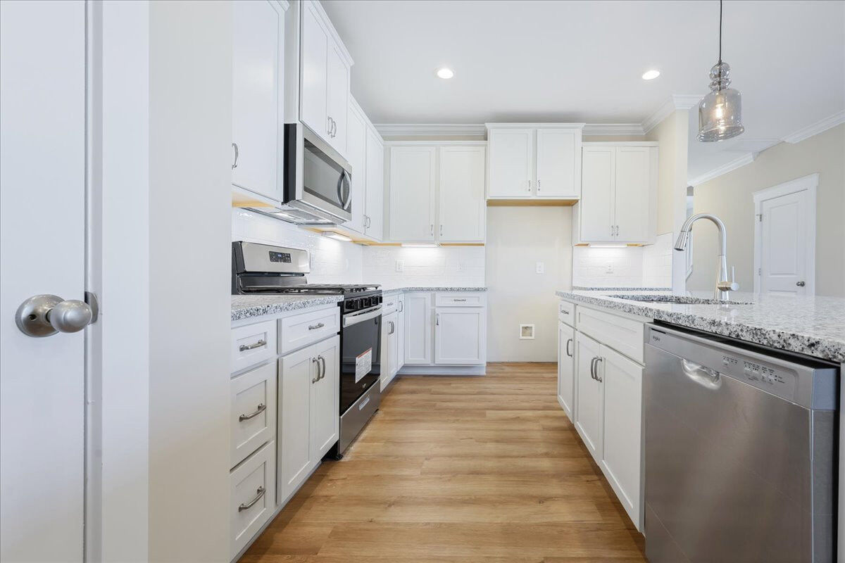 https://assets.windsorhomes.us/img/OWL_lot2_Columbia_C_5985_Elk Ridge_Dr_kitchen_2.jpg
